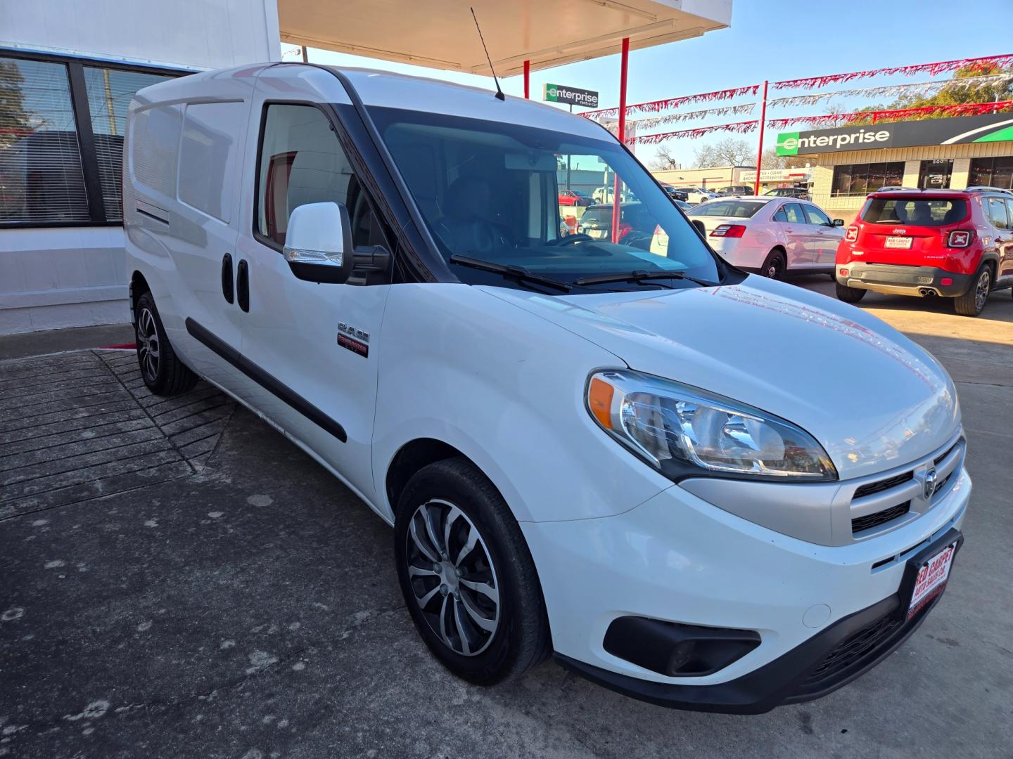 2018 WHITE RAM ProMaster City Wagon SLT (ZFBERFBB7J6) with an 2.4L L4 engine, 9A transmission, located at 503 West Court, Seguin, TX, 78155, (830) 379-3373, 29.568621, -97.969803 - Photo#1